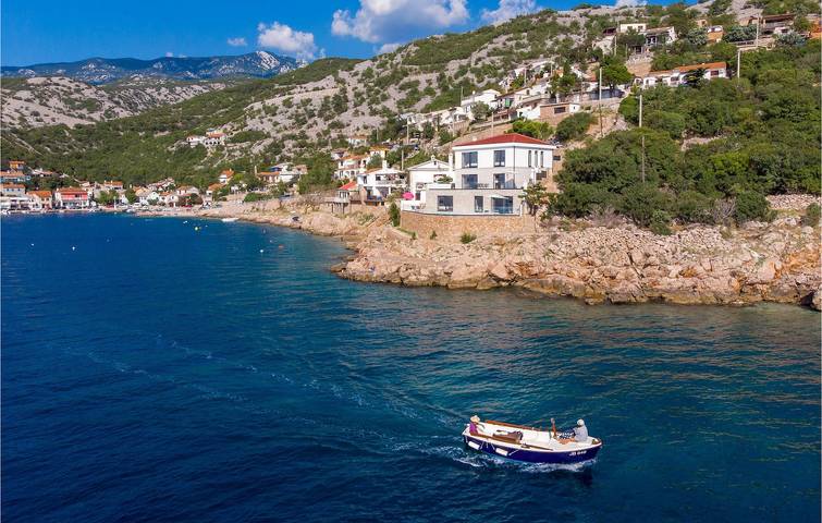 Modernes Apartment mit 2 Schlafzimmern, Pool, in Strandnähe und mit kostenlosen Parkplätzen in Kvarner Festland