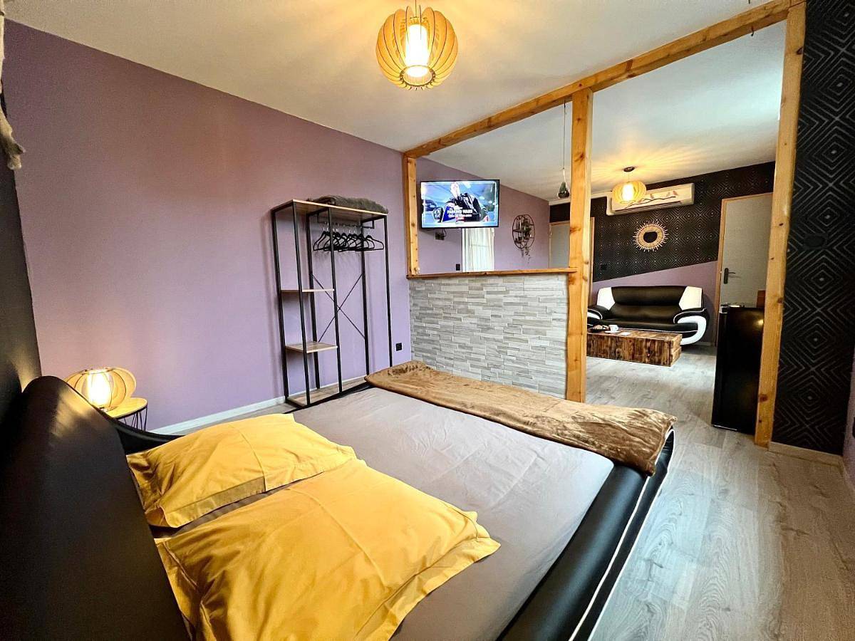 Appartement entier, * La Maisonette * avec Sauna & Hammam privatifs in Nevers, Nièvre