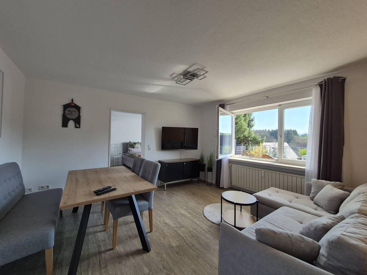 Ganze Ferienwohnung, Fewo Ausblick Rottweil, eigener Zugang, Terrasse, Carport in Rottweil, Mittlerer Schwarzwald