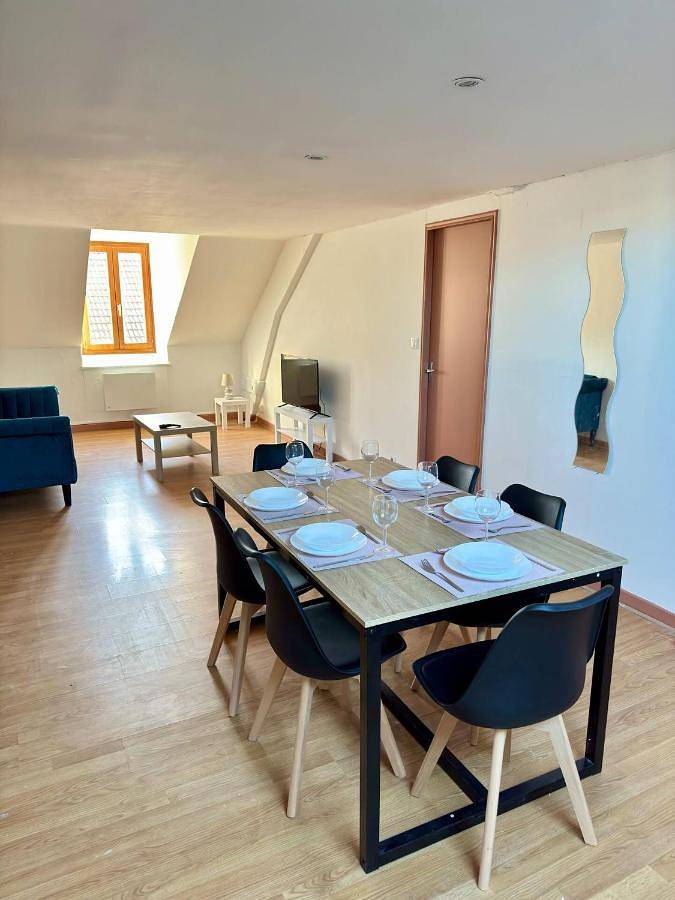 Appartement entier, Three-Bedroom Apartment in Montbéliard, Doubs