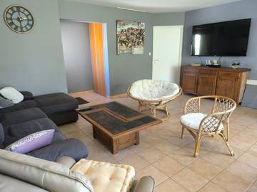 Location de vacances pour 8 personnes, avec jardin et vue sur le lac à Le May-sur-Èvre