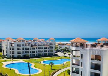 Gîte pour 4 personnes, avec balcon ainsi que vue et piscine dans Asilah