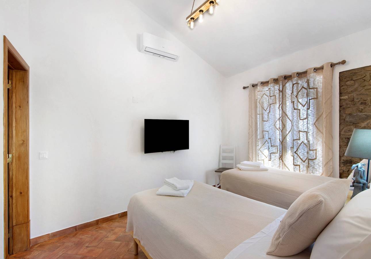 Habitación 'Pequeña' con vistas a la montaña, Wi-Fi y aire acondicionado in Mértola, Beja Distrikt
