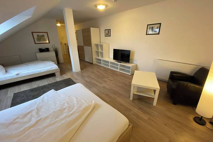Ganze Wohnung, Gemütliche Ferienwohnung für bis zu 4 Personen in der Nähe von Heidelberg in Sandhausen, Rheinebene