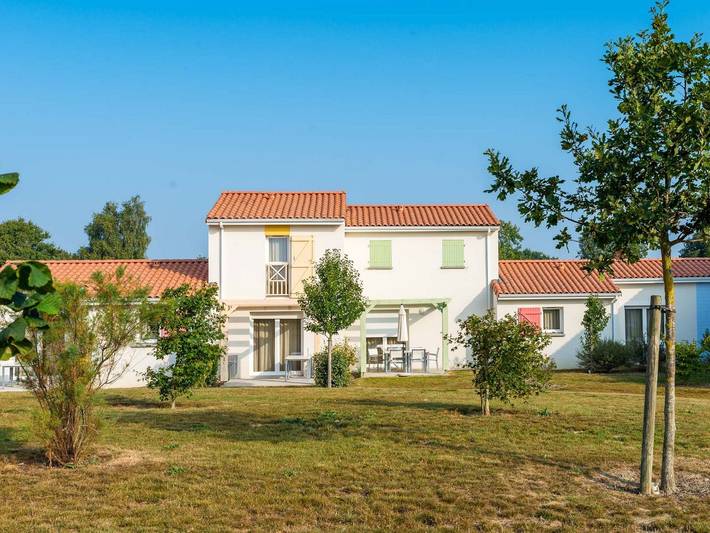 Maison de vacances pour 6 personnes, avec sauna et bassin pour enfant ainsi que terrasse et piscine, animaux acceptés à Talmont-Saint-Hilaire