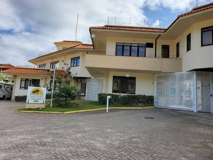 Casas e apartamentos de temporada para 8 pessoas, com sauna e piscina e ainda jardim em Ponta das Canas