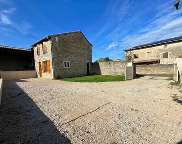 Gîte pour 4 personnes, avec terrasse et vue, animaux acceptés dans Saint-Martin-Belle-Roche