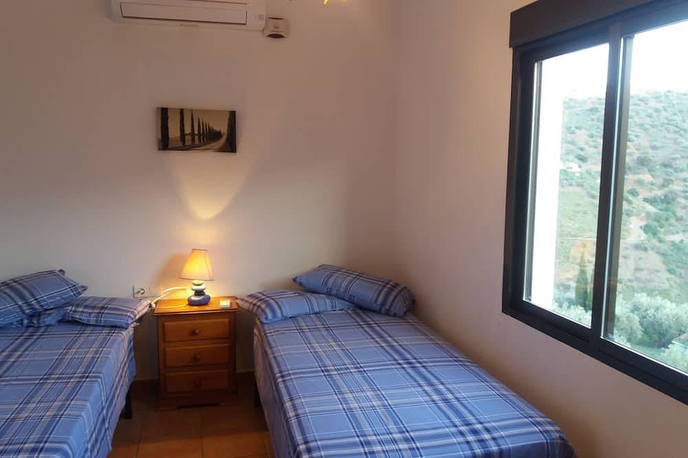 Villa Carolina: A great 3 Bed Villa sleeps 8 from Vine Ridge Retreats Management in Comares, Provincia de Málaga