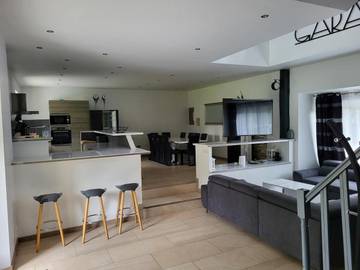 Location de vacances pour 12 personnes, avec terrasse et piscine à Miniac-Morvan