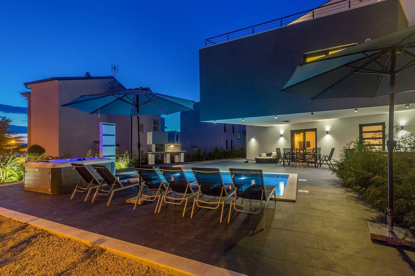 Ganze Wohnung, Luxusapartment Noa mit Pool und Whirlpool in Njivice, Krk