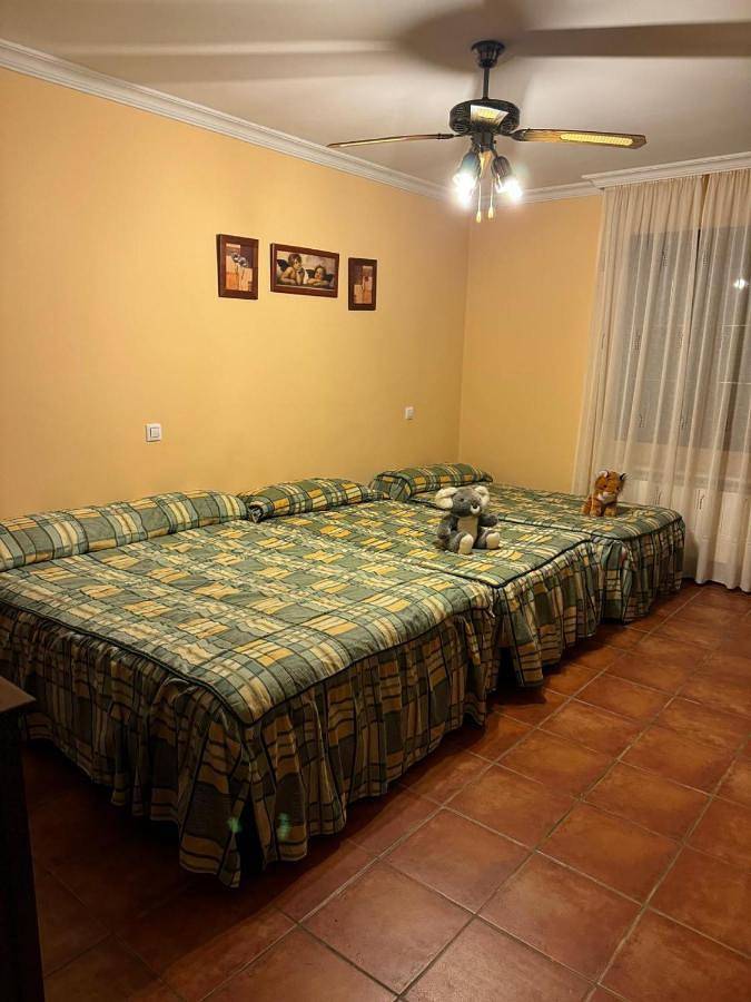 Casa de vacaciones para 12 personas, con piscina además de terraza y vistas en Sierra de San Vicente - 3