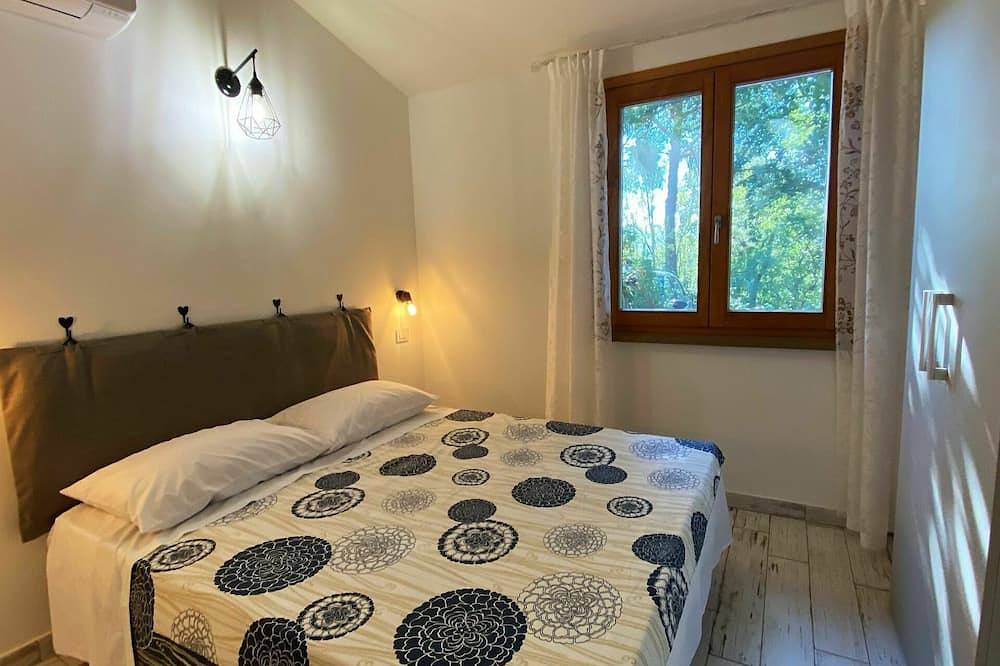 Atemberaubendes alleinstehendes Ferienhaus mit Klimaanlage,  W-Lan, Tv, Innenhof und Panoramablick in Castellina Marittima, Etruskische Küste