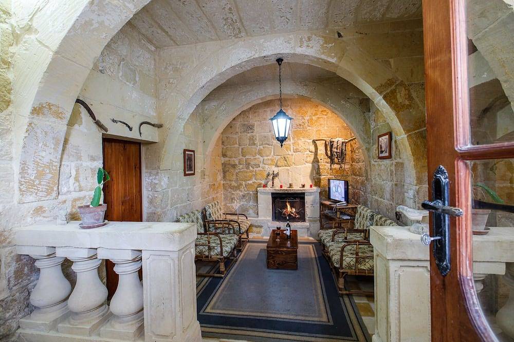 Gozo, semi detached farmhouse with sunny terraces and free internet access. in Kercem, Gozo