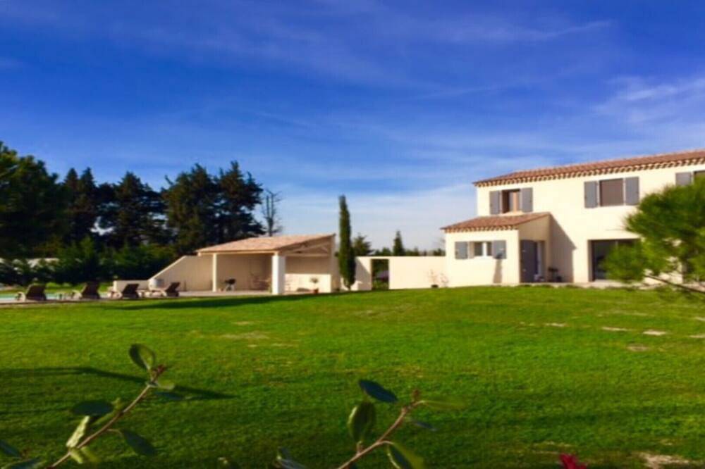 Haus von 220 m² auf dem Land vor den Toren der Stadt der Päpste in Rognonas, Arles und Umgebung