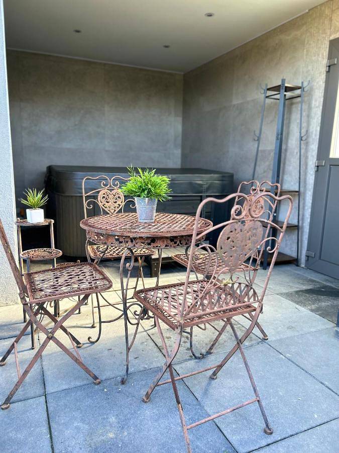 Maison de campagne pour 4 personnes, avec vue et jardin à Tellin - 2