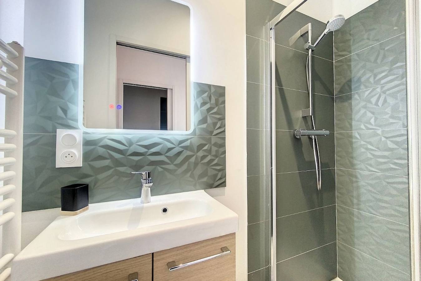 Chambre privée élégante 1 - jardin & espace commun in Lorient, Côte des Mégalithes