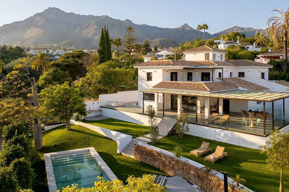 All About Santa Ana Villa in Marbella Centre, Marbella