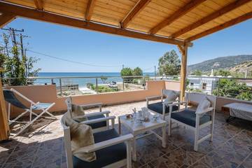 Cottage pour 6 personnes, avec jardin et vue dans Keratokambos
