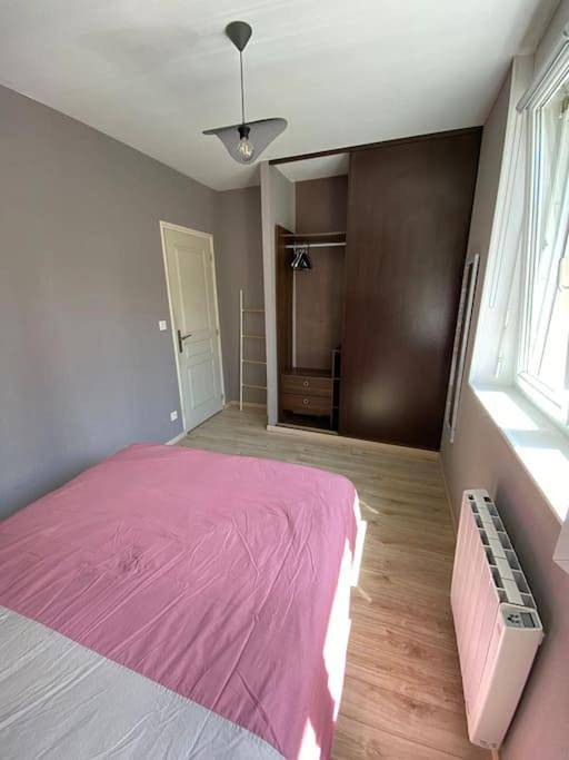 Appartement entier, One-Bedroom Apartment in Équeurdreville-Hainneville, Cherbourg-en-Cotentin