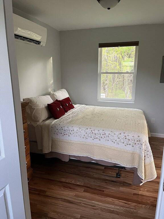 Cozy and comfortable1Br cabin on the Blue Ridge Parkway in Floyd Va. in Blue Ridge Parkway, Floyd County