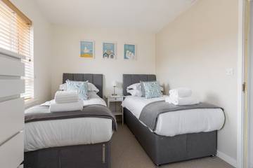 Holiday Home for 7 People in Poole, Poole Harbour, Photo 4