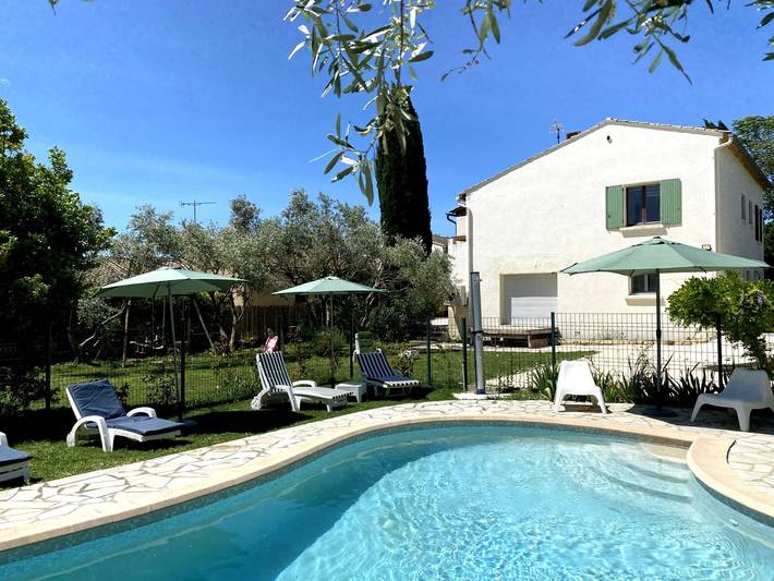 Gîte pour 12 personnes, avec jardin ainsi que piscine et terrasse