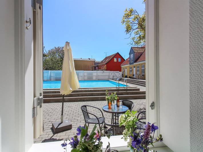 Ferielejlighed for 4 personer, med Pool i Gudhjem