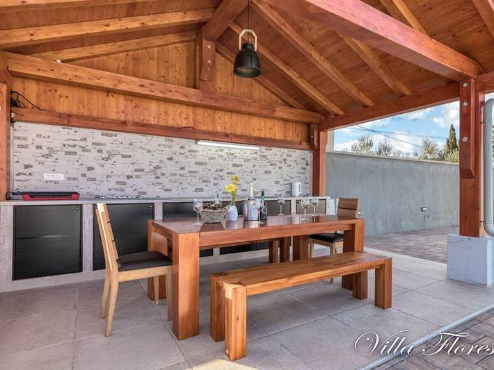 Villa pour 4 personnes, avec terrasse ainsi que jardin et piscine à Kavran - 2