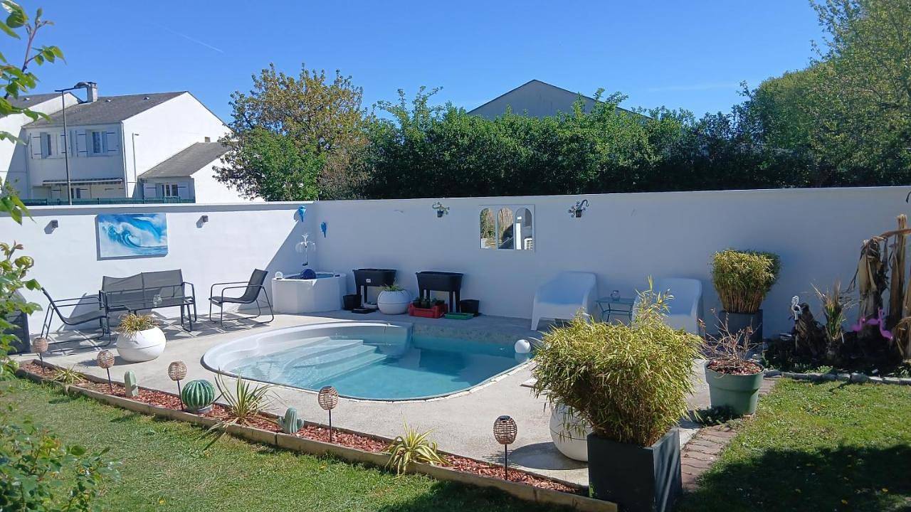 Three-Bedroom Villa in Savigny-le-Temple, Seine-et-Marne