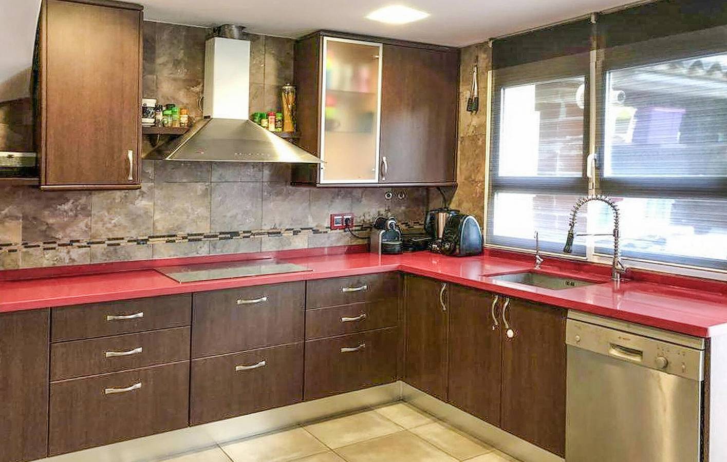 Modernes Apartment mit Pool, Parkplatz und WLAN – in der Nähe des Restaurants Lago Azul in L'Alcora, Castellón Provinz