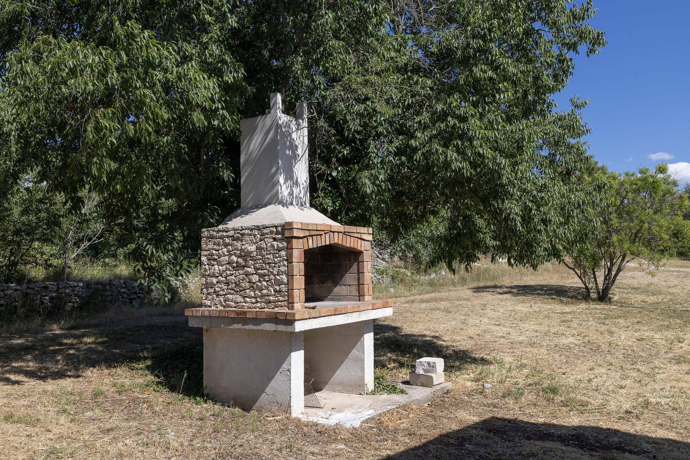 House Baras garden in Mirca, Supetar