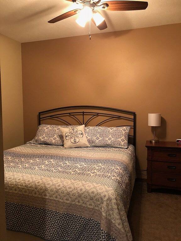 Ganze Wohnung, Großartige Aussichten! Dritte Etage Endgerät - Tiefgarage! in Dickinson County