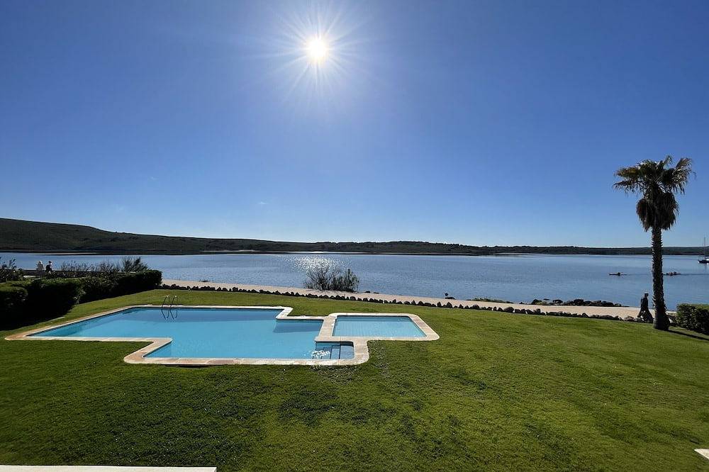 Entire apartment, Very front line stunning sea views near the beach in Fornells, Es Mercadal