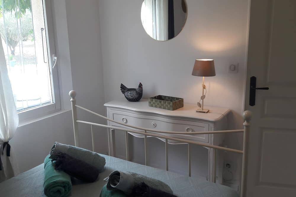 Oustaou Du Gayet, charming gîte with private pool in Lourmarin, Parque natural regional del Luberon