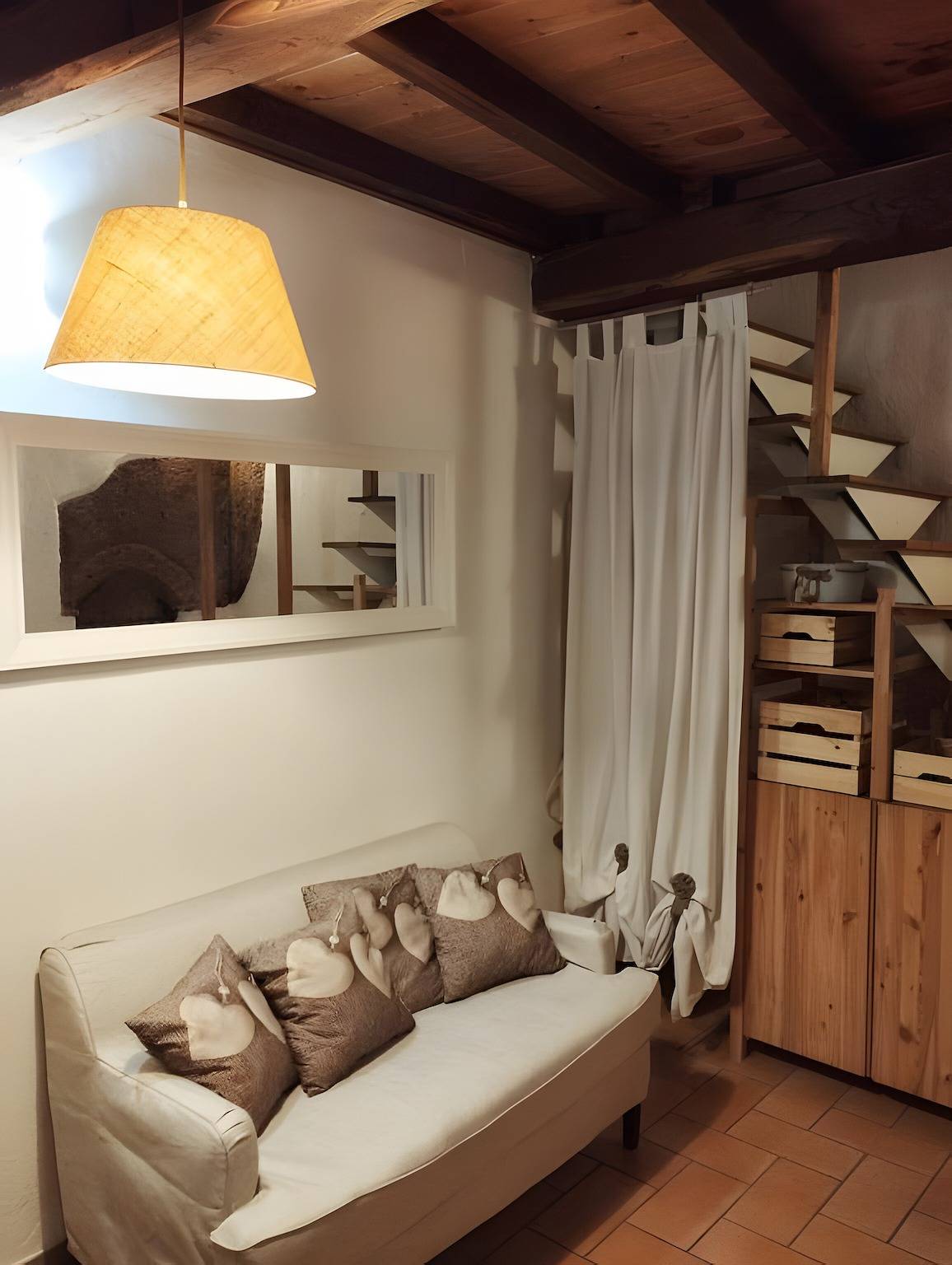 Appartamento intero, Appartamento 'Mad House Sutri' con Wi-Fi e Aria Condizionata in Sutri, Provincia di Viterbo