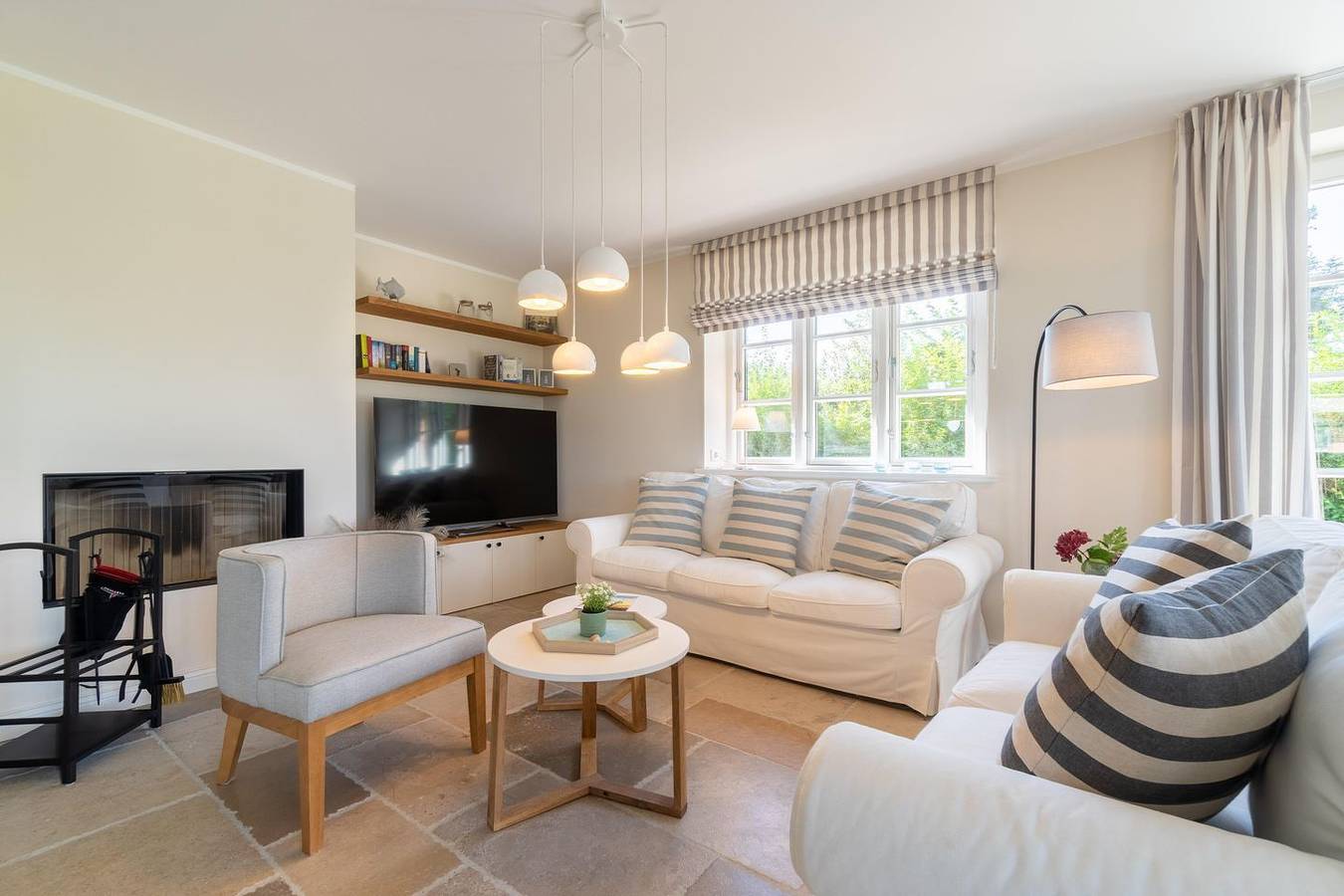 "Entdecken Sie Luxus und Entspannung in der Ferienwohnung Haus Deichblick!" in Dunsum, Föhr