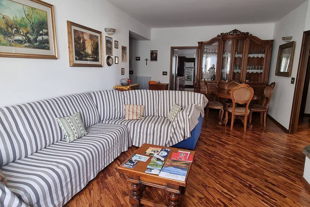 Ganze Wohnung, Colomba House Tirano spacious cozy with 3 rooms, 5 minutes from stations in Tirano (stadt), Tirano