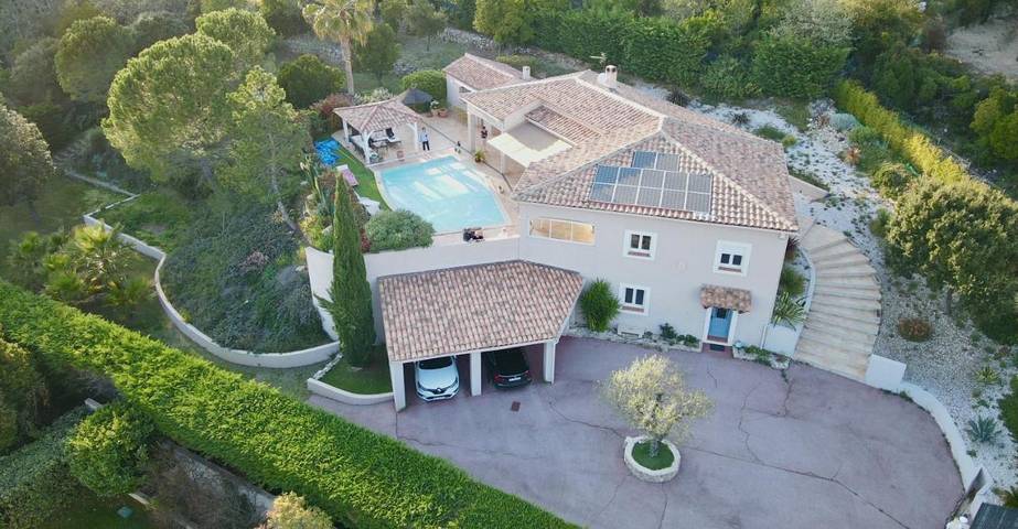 Villa pour 8 personnes, avec piscine et sauna ainsi que jardin et vue - 1