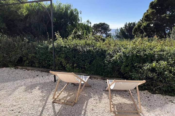Gîte pour 2 personnes, avec jardin et vue dans Plage d'Aiguebelle - 3