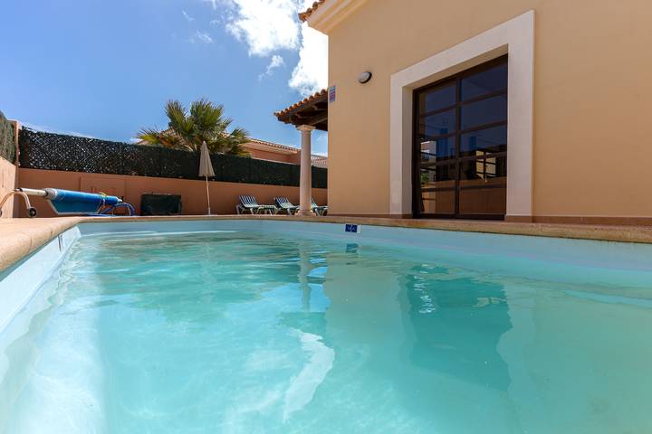 Holiday rental for 4 people, with terrace and garden as well as view in Corralejo