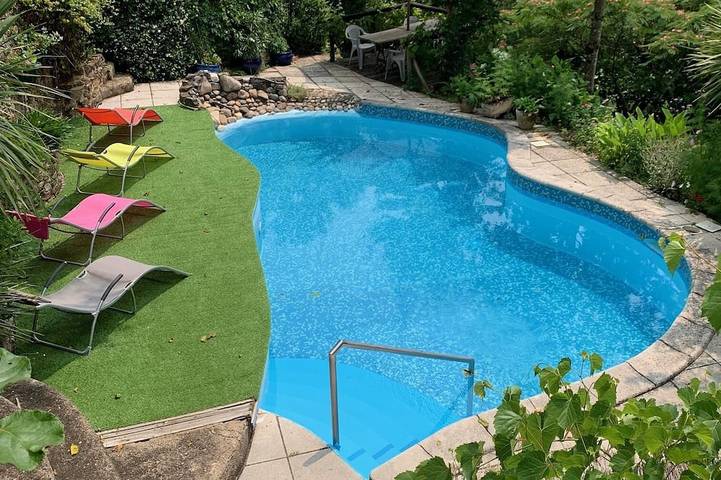 Gîte pour 6 personnes, avec jardin ainsi que jacuzzi et balcon à Vieillevie