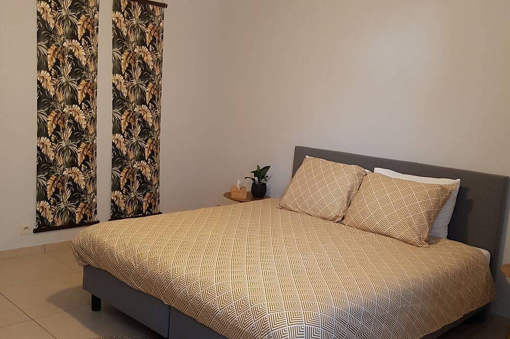 Geheel appartement, Fancy 2-bedroom apartment nearby Maastricht in Riemst, Belgisch-Limburg