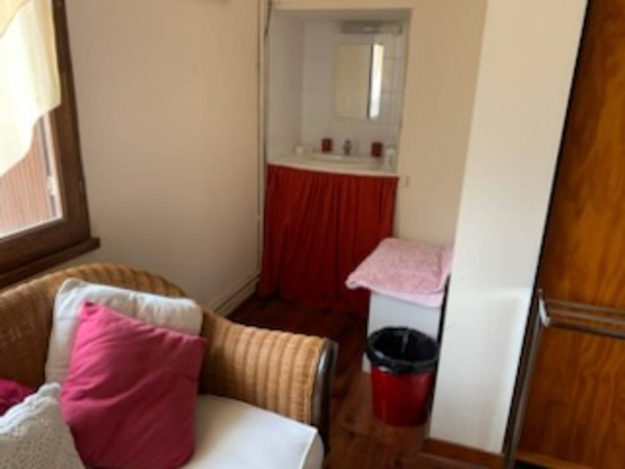 Chambre d’hôtes « Chambre Klimt » avec piscine partagée, terrasse commune et Wi-Fi in Sanxay, Vienne (France)