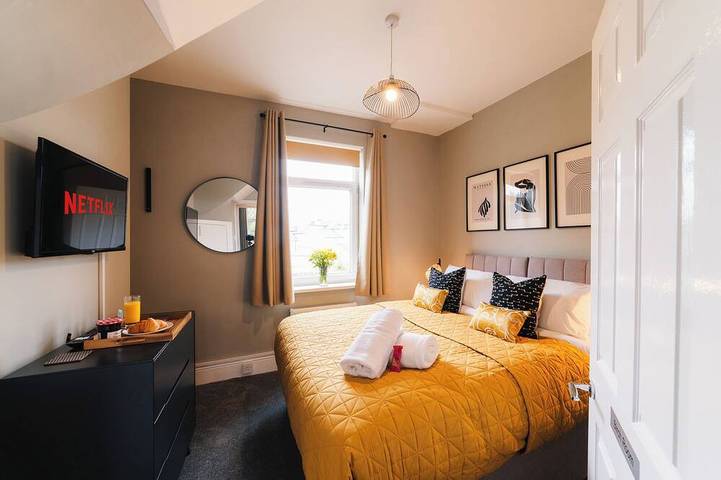 Stylish & Well Equipped Modern Home in Birmingham with WiFi in Birmingham, Birmingham Area