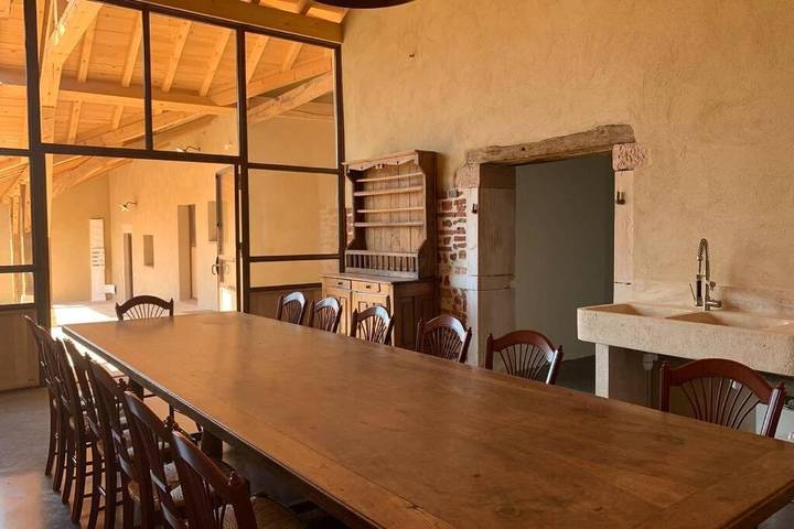 Location de vacances pour 17 personnes, avec terrasse à Vonnas