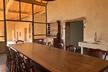 Gîte pour 17 personnes, avec terrasse à Vonnas