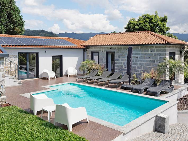 Holiday Home 'Casa Da Oliveira' with Shared Pool, Wi-Fi and Air Conditioning in Dornelas, Braga District