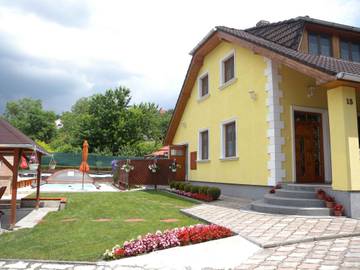 Ferienhaus für 9 Personen in Balatonfűzfő, Mitteltransdanubien, Bild 1