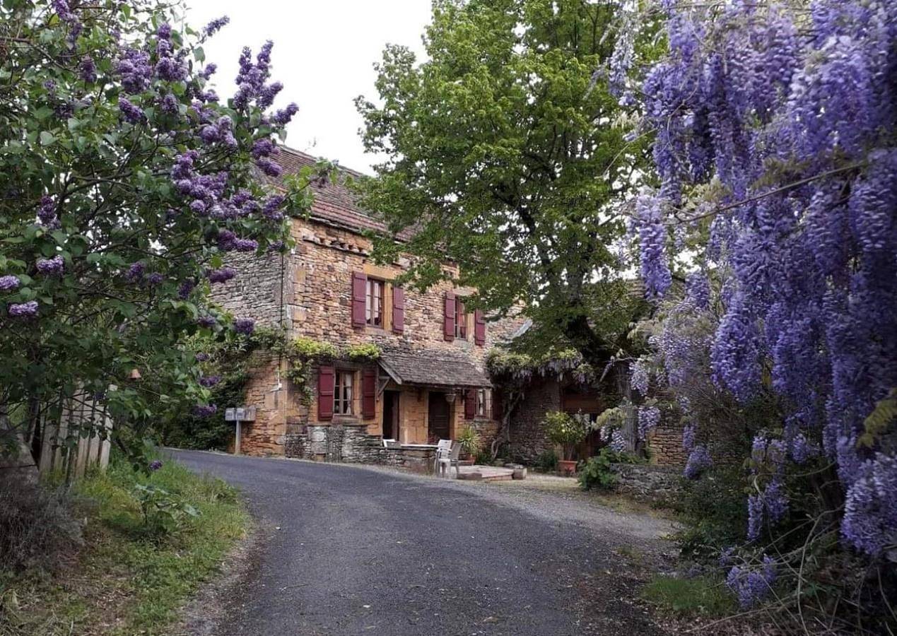 La Libellule and Le Papillon gites at Les Leroux, near Frayssinet-le-Gelat in Frayssinet-le-Gélat, Quercy
