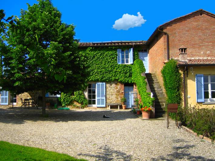 Agriturismo per 4 persone, con Balcone/Terrazza e Giardino nonché Panorama a Foiano della Chiana